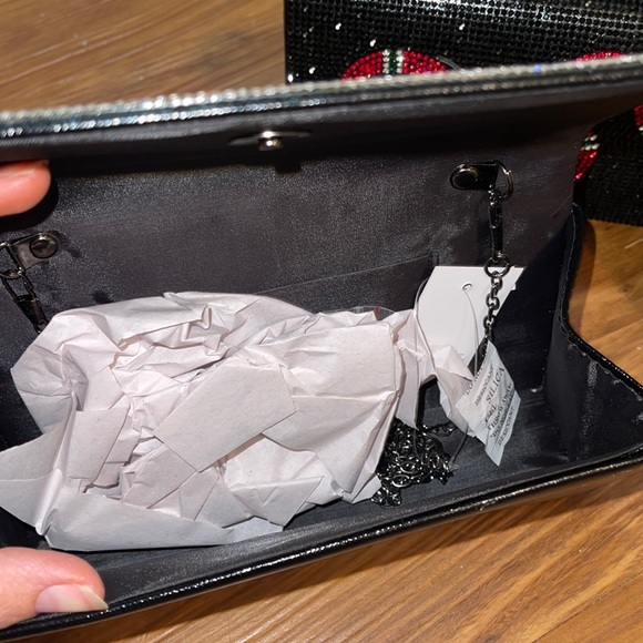 ☃️BOGO50%☃️ 🆕🖤BLACK Stripe Snake Beaded Clutch - Picture 6 of 7